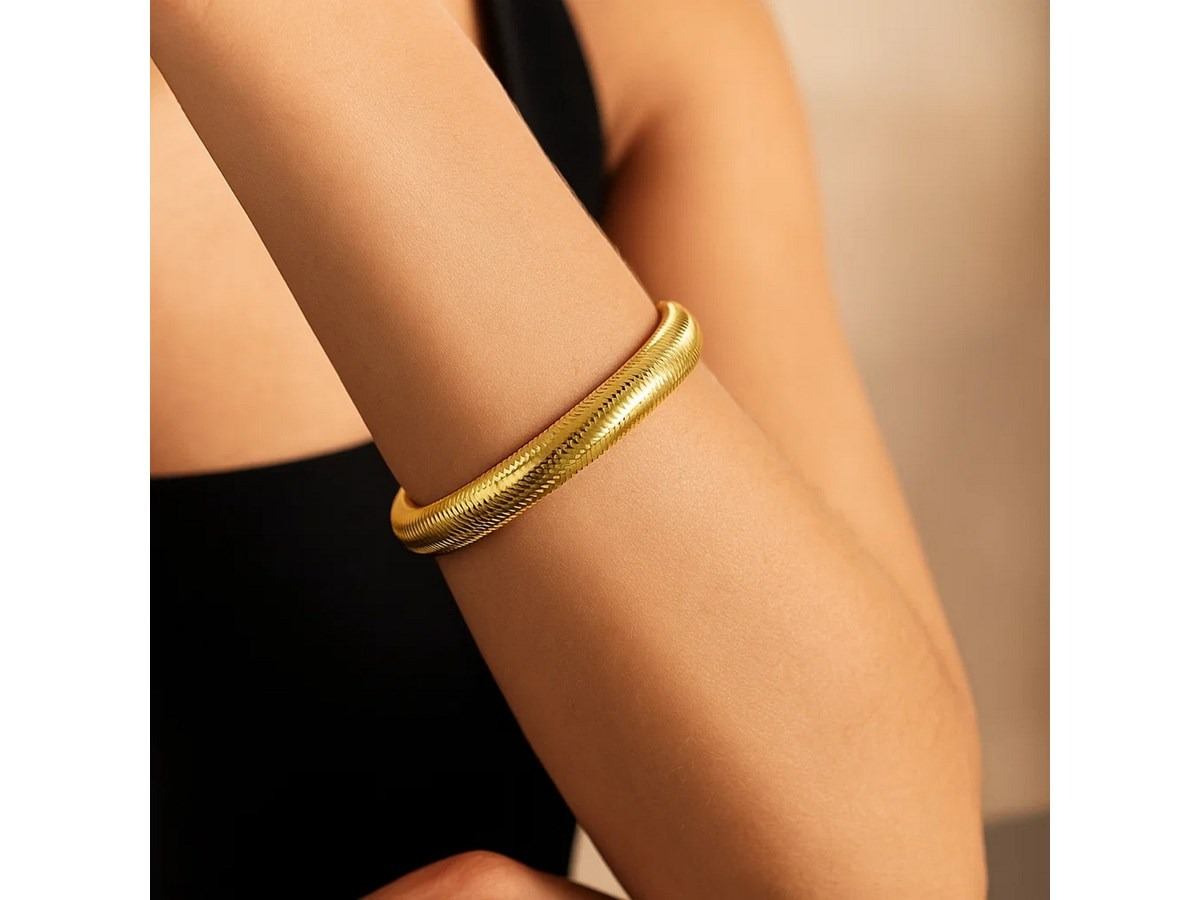 14K Yellow Gold Large Stretch Mesh Bracelet (8.80 mm) - Image 3
