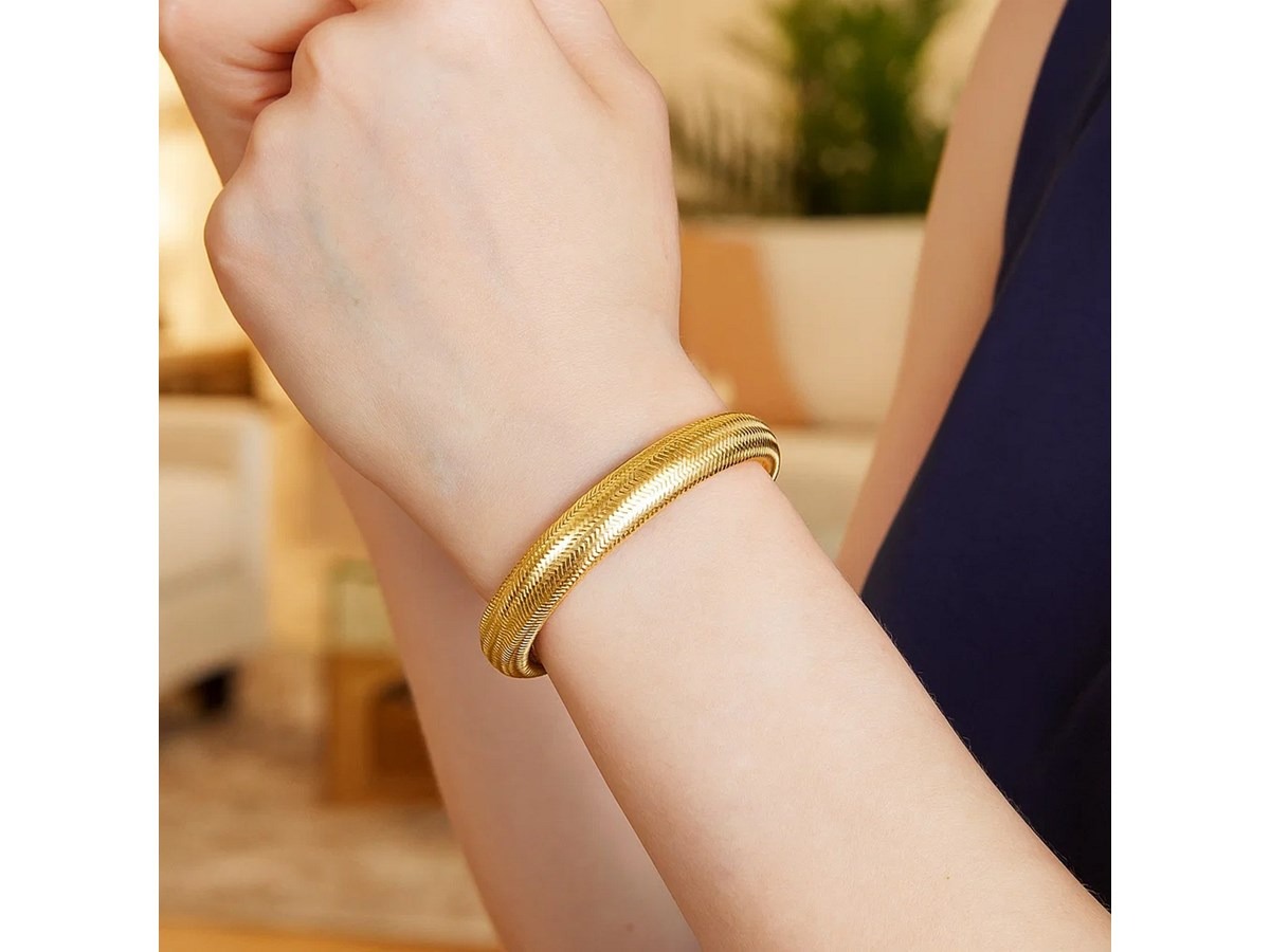 14K Yellow Gold Large Stretch Mesh Bracelet (8.80 mm) - Image 4